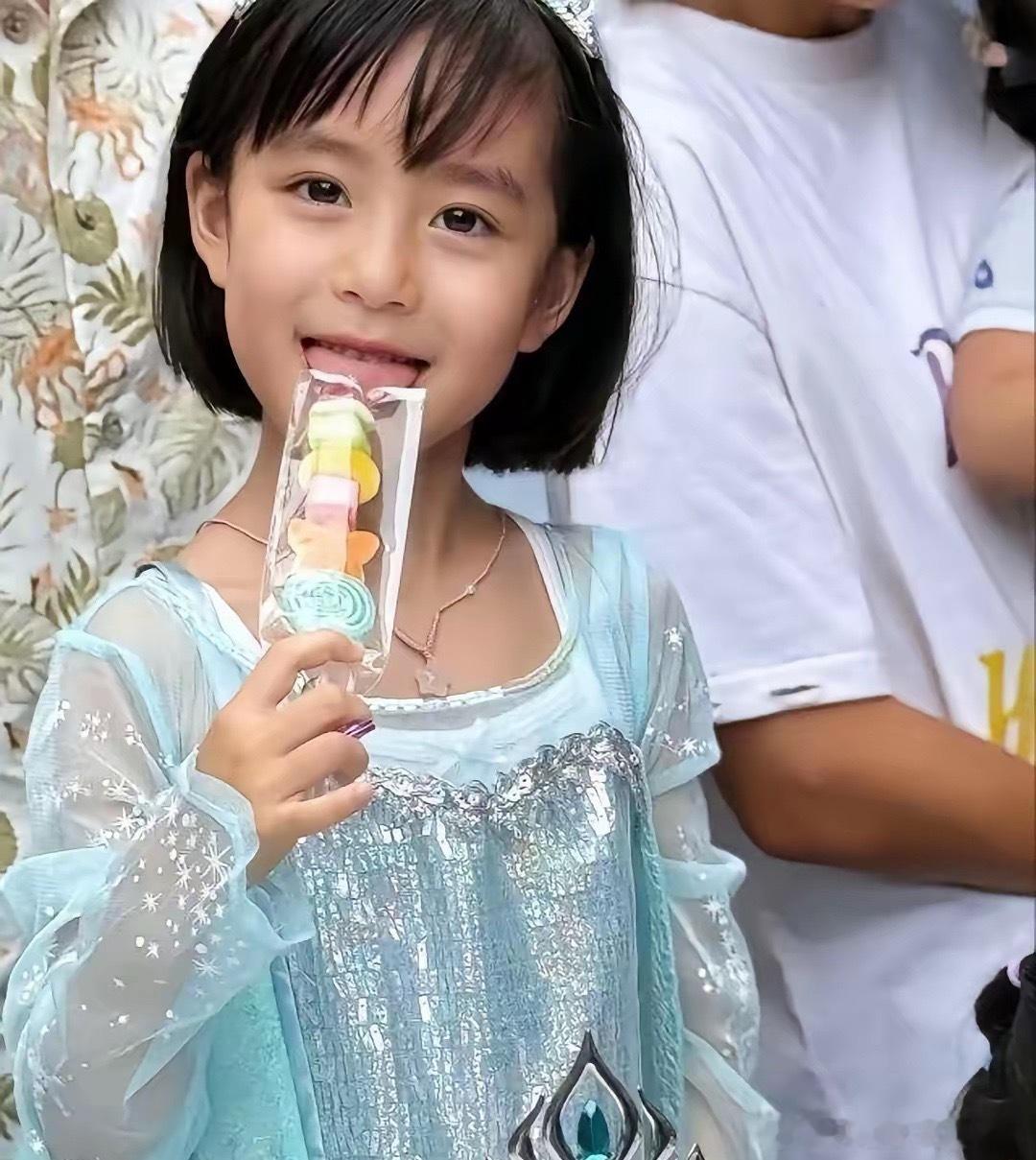 杨怡家的娃基因也太绝了！女儿﻿把爸妈的有点全吸收了，美⁠﻿得像‎AI画‎‏出‎⁠