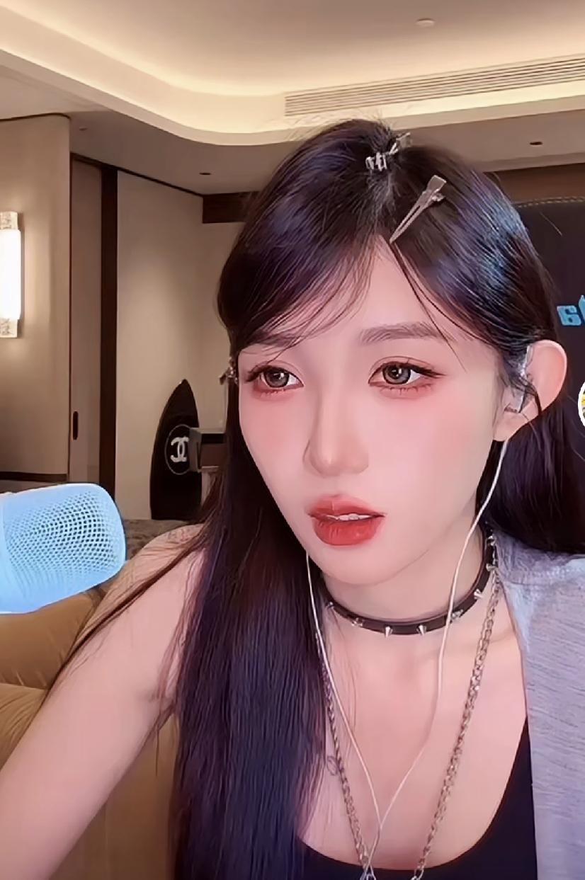 目前都在说出轨事件。他们都心疼小伊伊。但是从男性角度讲，小伊伊真的不会被喜欢