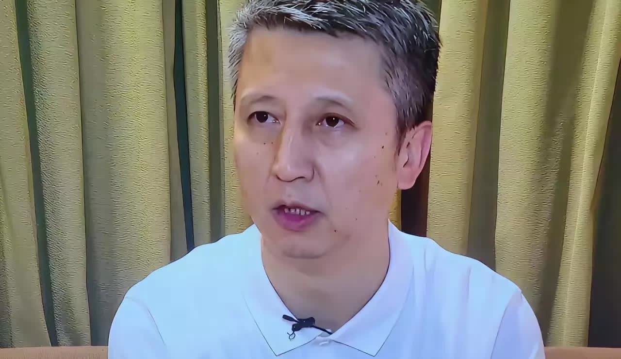 前中国男篮战神，刘玉栋直言不讳道出了，近年来中国男篮软弱无能的症结所在。大意是，