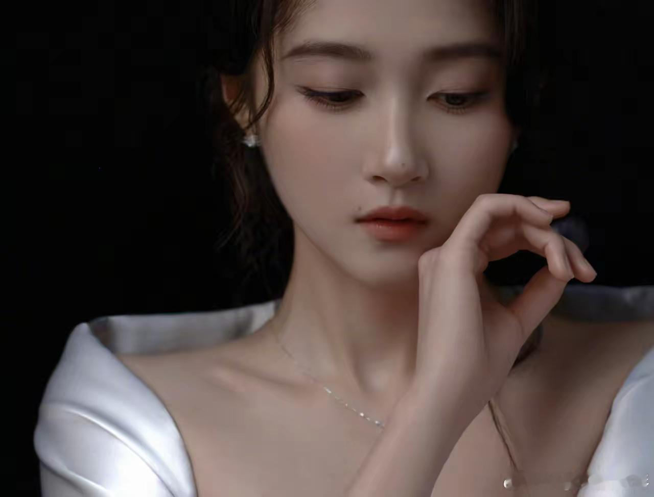 关晓彤你们是不认识孟子义吗从“国民闺女”，到王牌女神，她凭什么成为节目担当。​