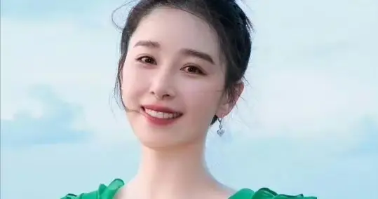 阚清子‘婴儿夭折’风波后首度亮相，新剧《夜色正浓》破晓重生