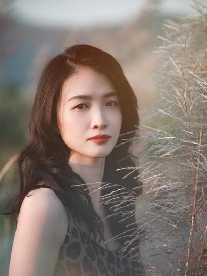 雪夜暖粥：逃出深渊的孕妇，在瘸腿汉的沉默关怀中重燃希望