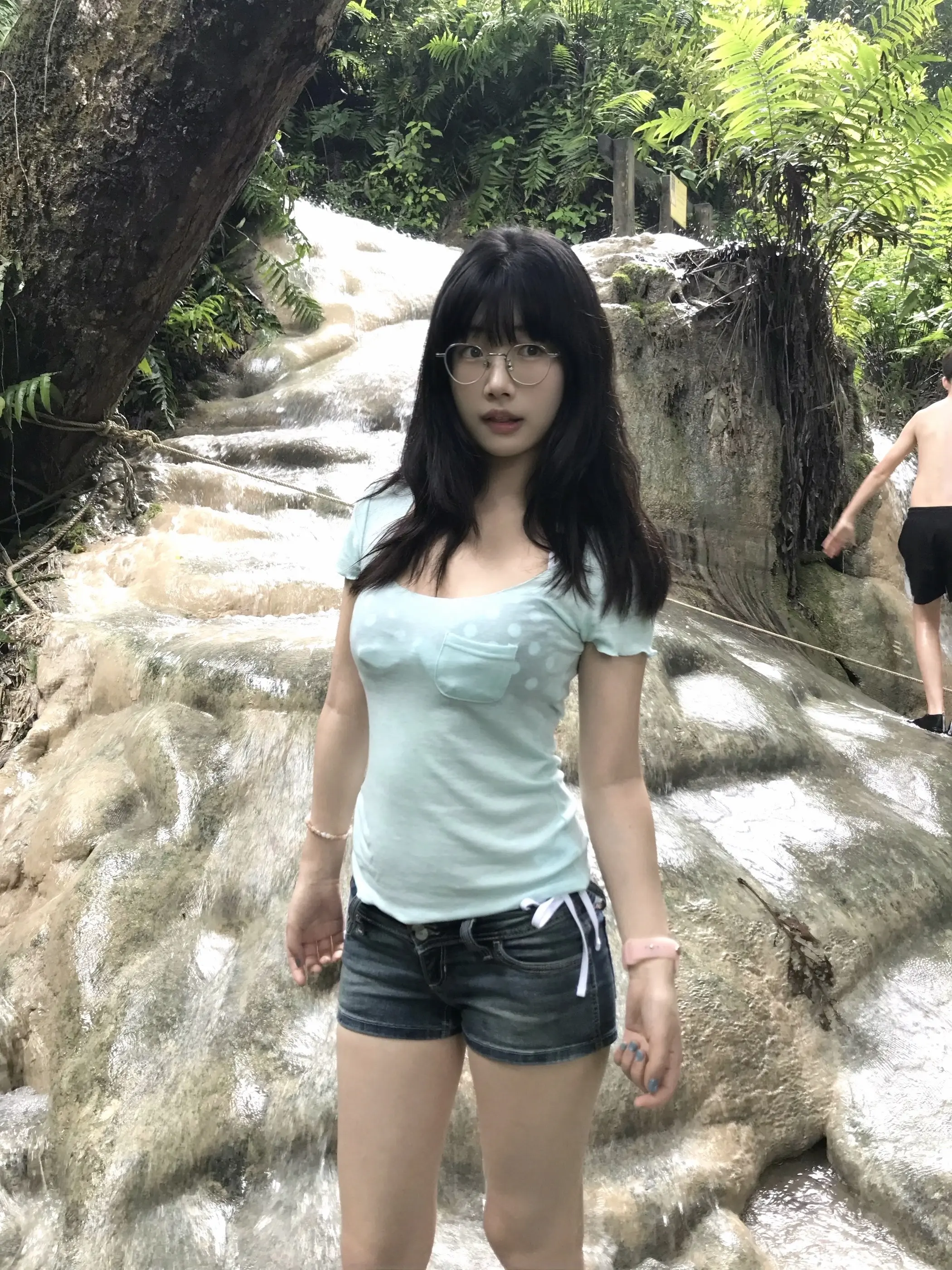 粘粘瀑布把我粘在清迈好吗> ᴗ <