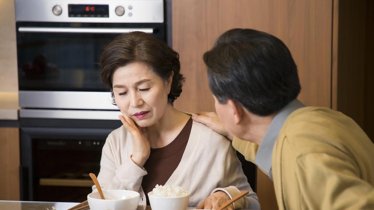 AA制婚姻40年, 婆婆重病卧床老伴想出2000块让我伺候, 我: 档期满