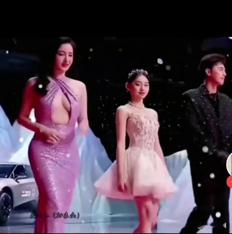 曾经我特别喜欢张萌，觉得她既漂亮又清纯，不知从何时起，她非要穿得如此暴露。关