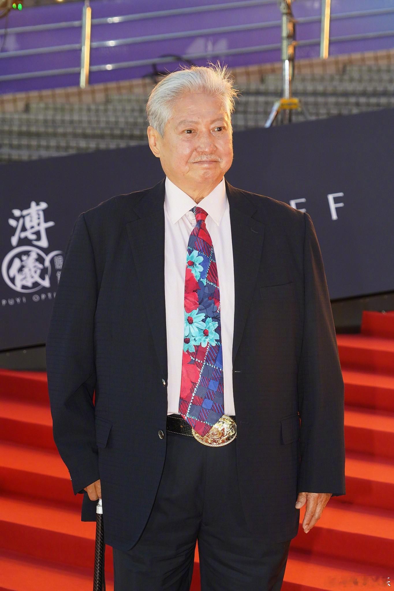 洪天明回应爸爸洪金宝暴瘦据港媒，洪金宝昨日出席金像奖颁奖礼被指暴瘦，儿子洪天明