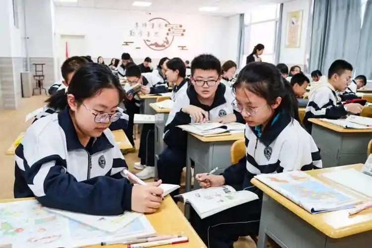 新高考，同一专业组中第六个专业怎么选？在新高考“院校专业组”的投档模式下，每