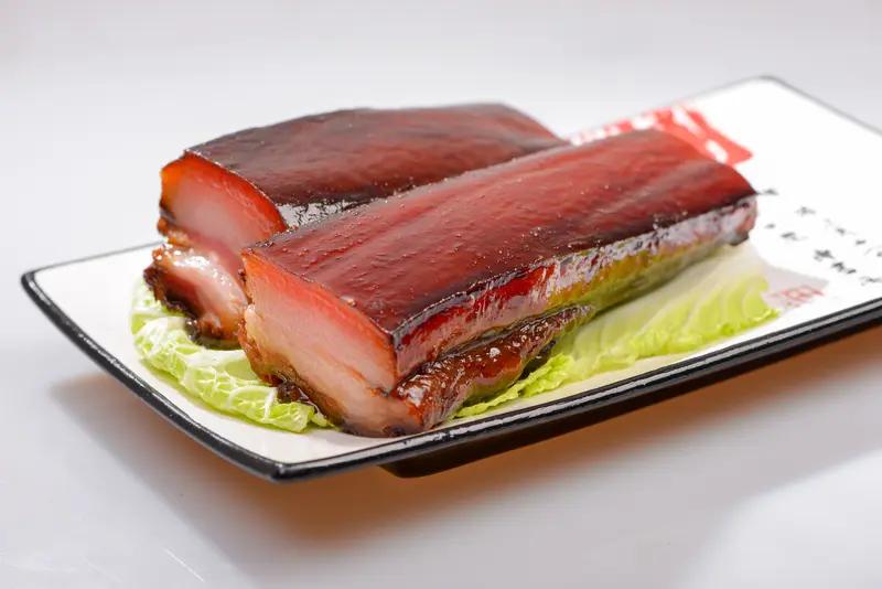 家人们，腊肉炒青椒、芹菜这道菜的味道简直绝了！我做这道菜可有不少心得。先把腊肉