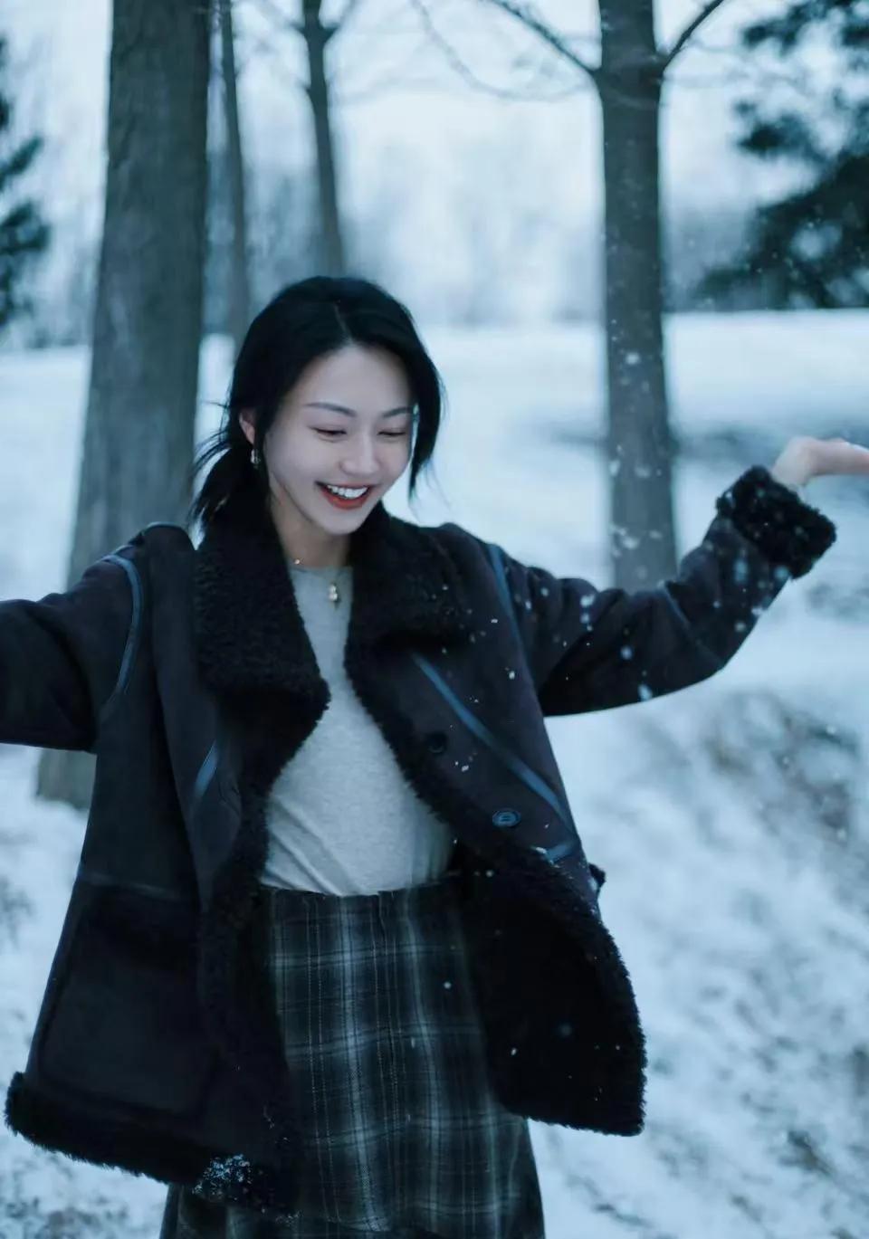 章小蕙的“显贵”穿搭公式，学会直接封神✨流苏边粗花呢外套+直筒牛仔裤，上半身精