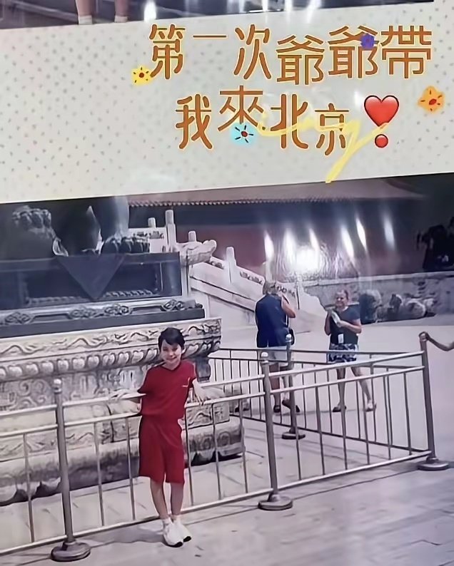 马筱梅把自己小时候的照片晒到网上，不知要表达几个意思？别人晒无所谓，她晒100%有意图，需要别人欣赏