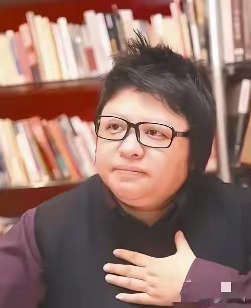 国家应该给公益慈善制定严格的法律条款。最近有关韩红的公益慈善行为在网上闹得沸