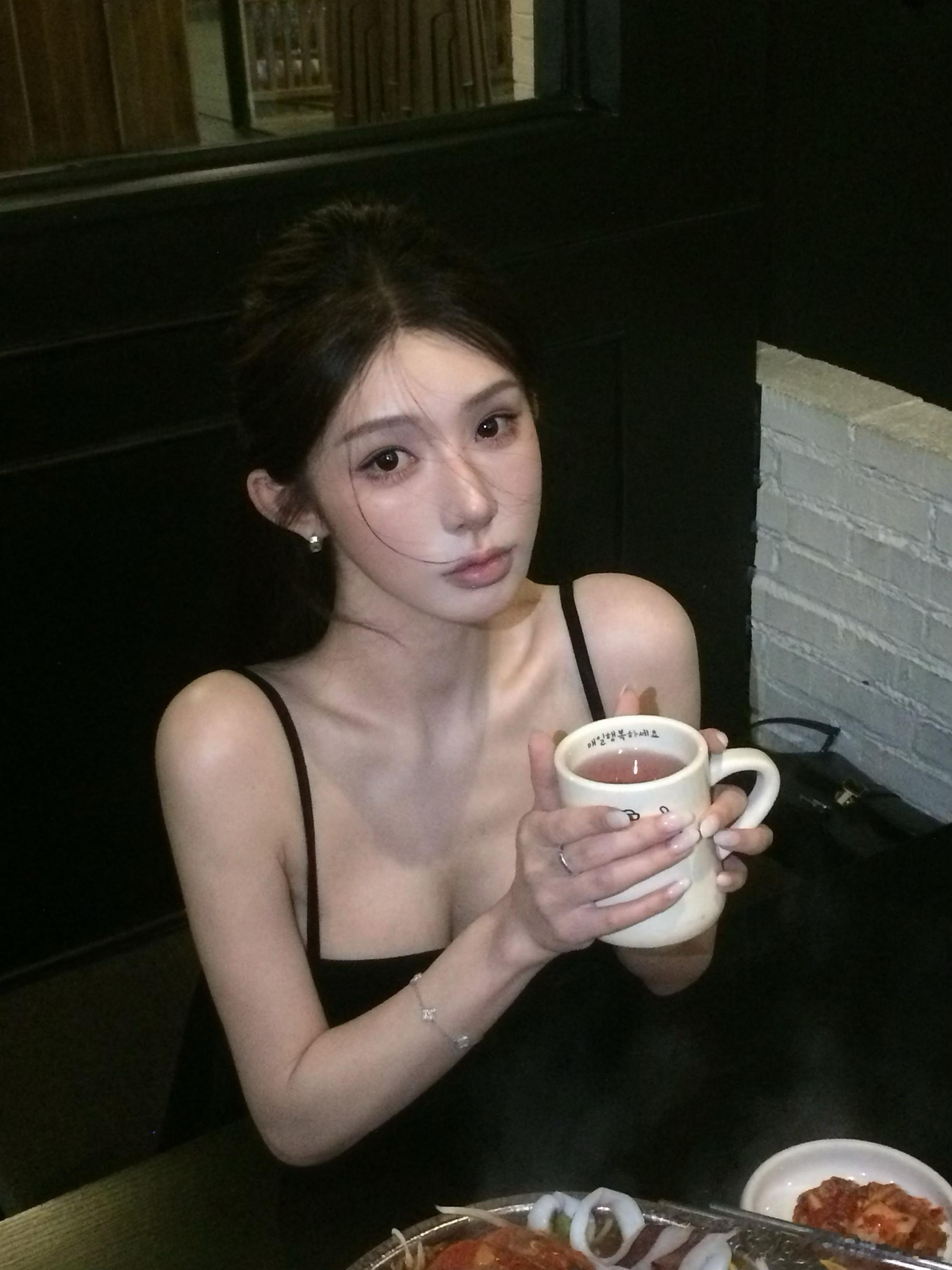 “见不到的日子都打电话陪我吧”​​​