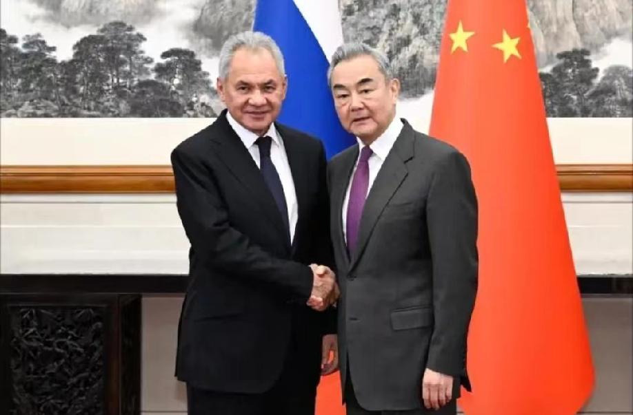 绍伊古访华，获历史性突破，俄方首次与中方共建欧亚安全！2月2日，香港《明报》