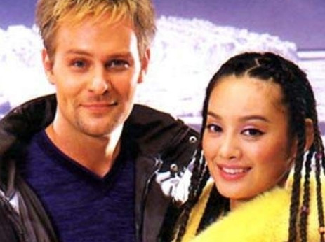 1997年，宁静嫁给美国演员保罗。第一次见面，婆婆大方地问:“想要什么结婚礼物，