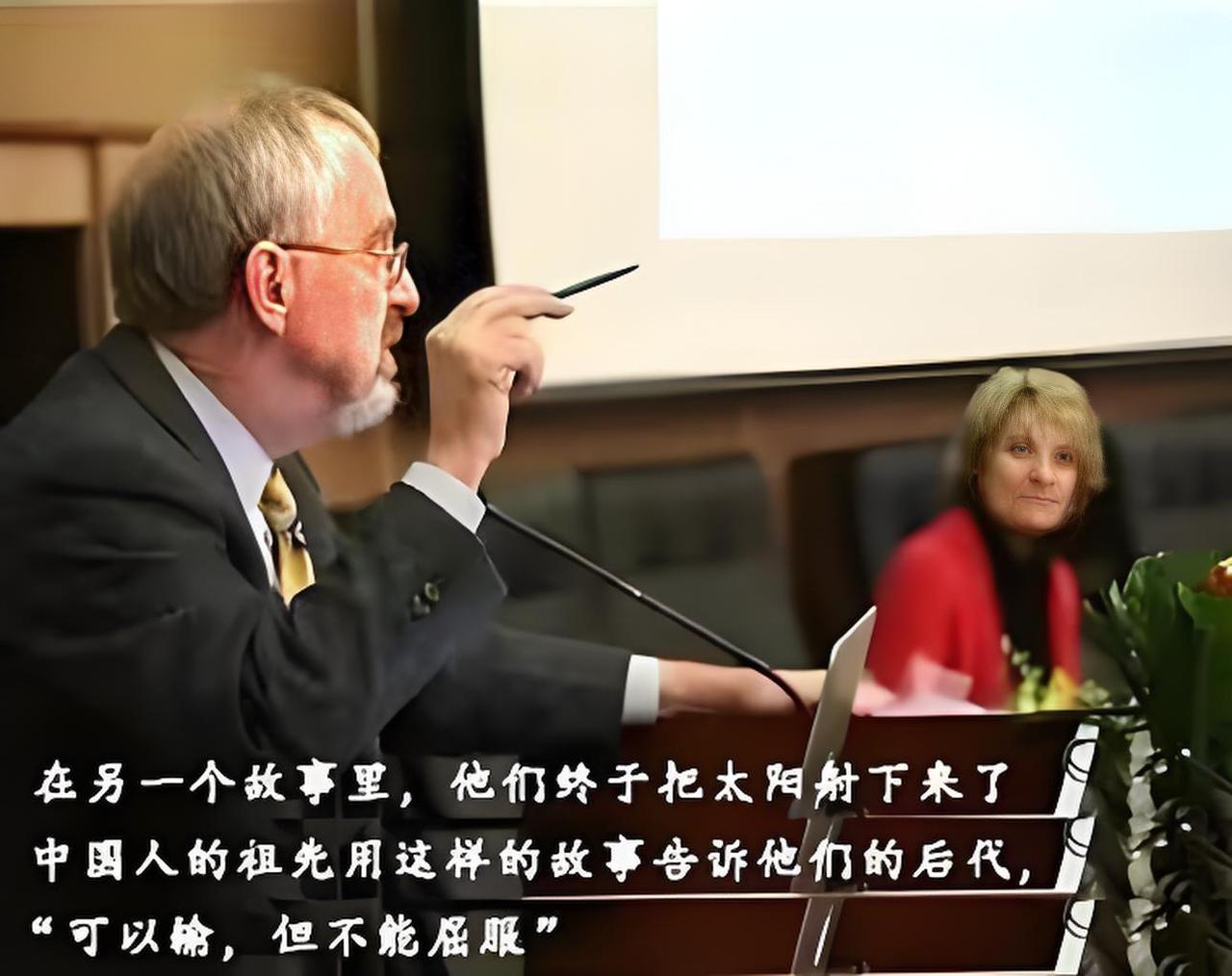 美国上将问怎么击败中国，哈佛教授一句话把全场干沉默了。老头儿不聊航母不聊导弹
