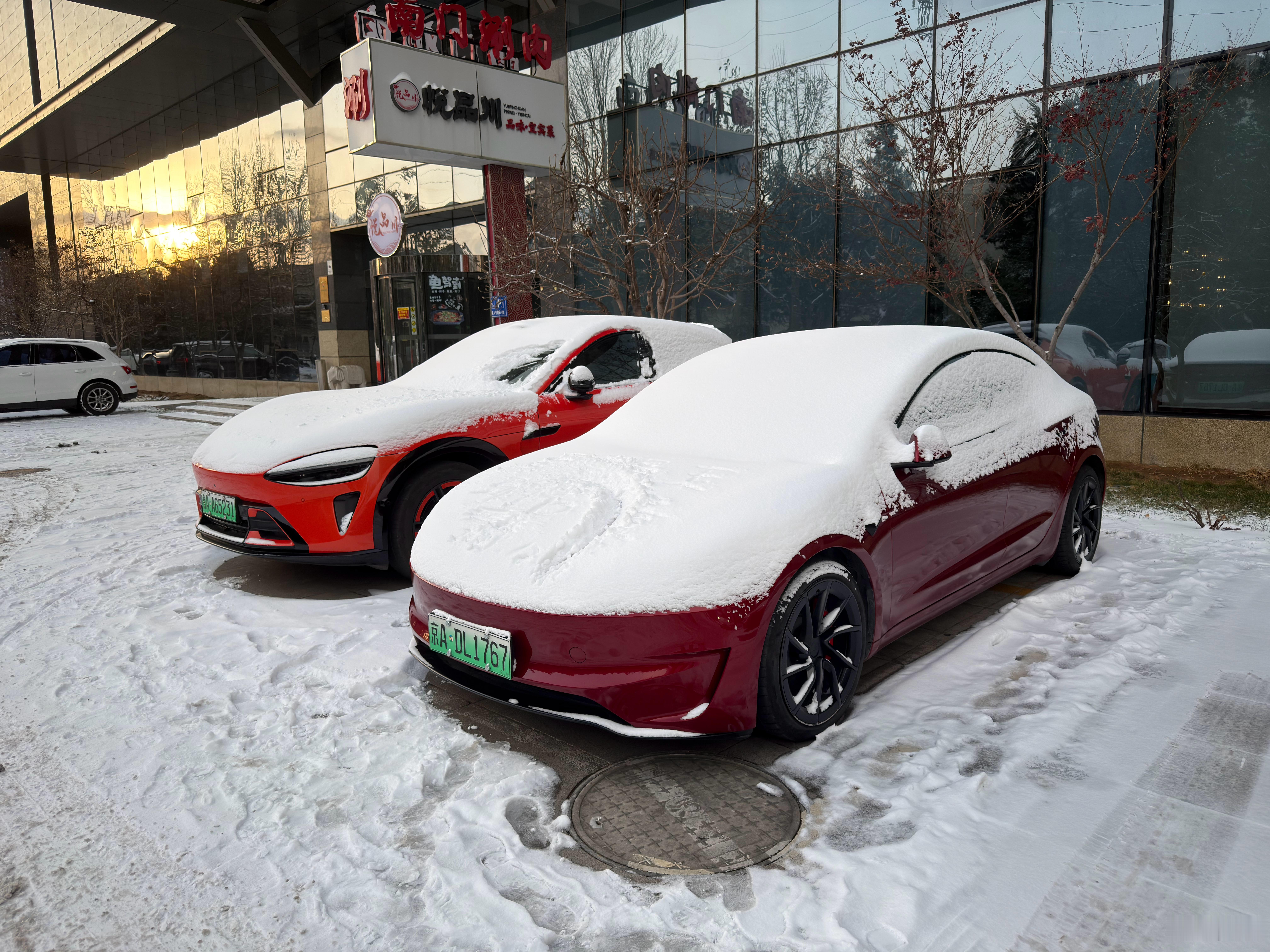 作为一个南方人，第一次见到雪盖住车窗的情况，除了打开除雾还有什么好的办法吗？北