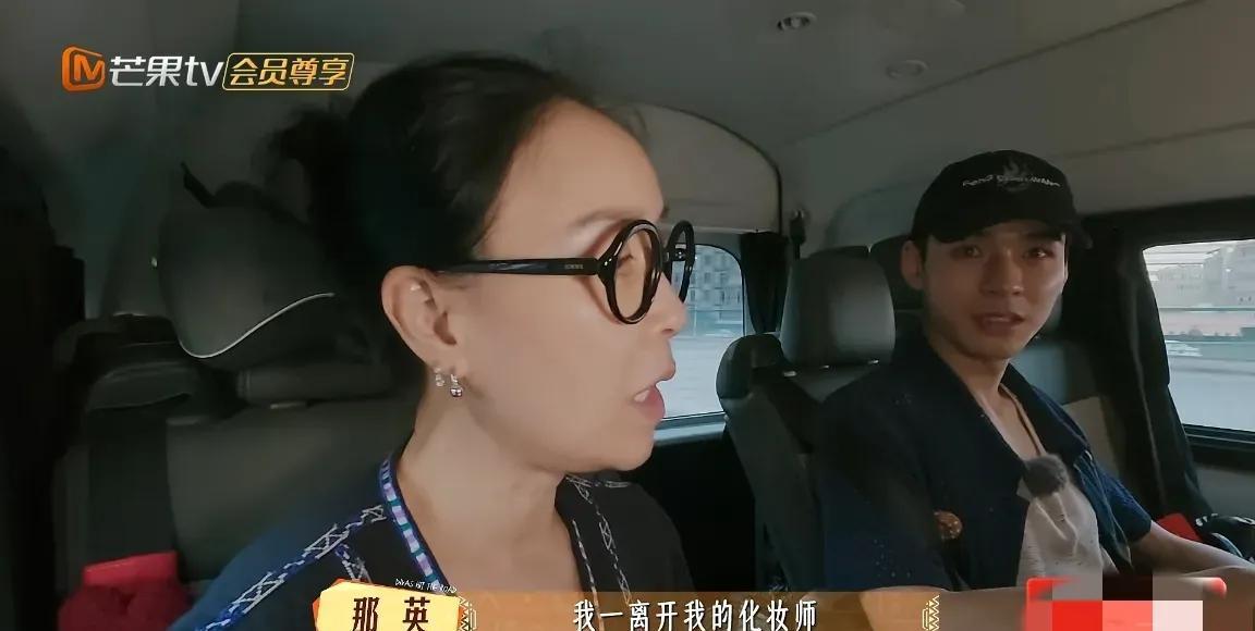 那英说自己的化妆师快崩溃了，天天催她化妆，那英的回复像是在帮陈数找场子。“我离