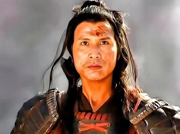 蓝玉刚交出兵符，转头就对老婆低声交代：“我在城外藏了三千死士，你马上去传令，暗号