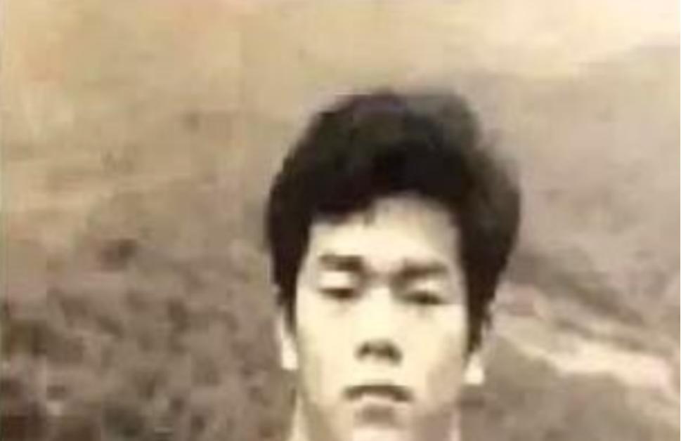 1977年，韩国小伙朴兴肃靠自学武艺，一人打趴七个拆迁队员，干掉其中五人，全靠看