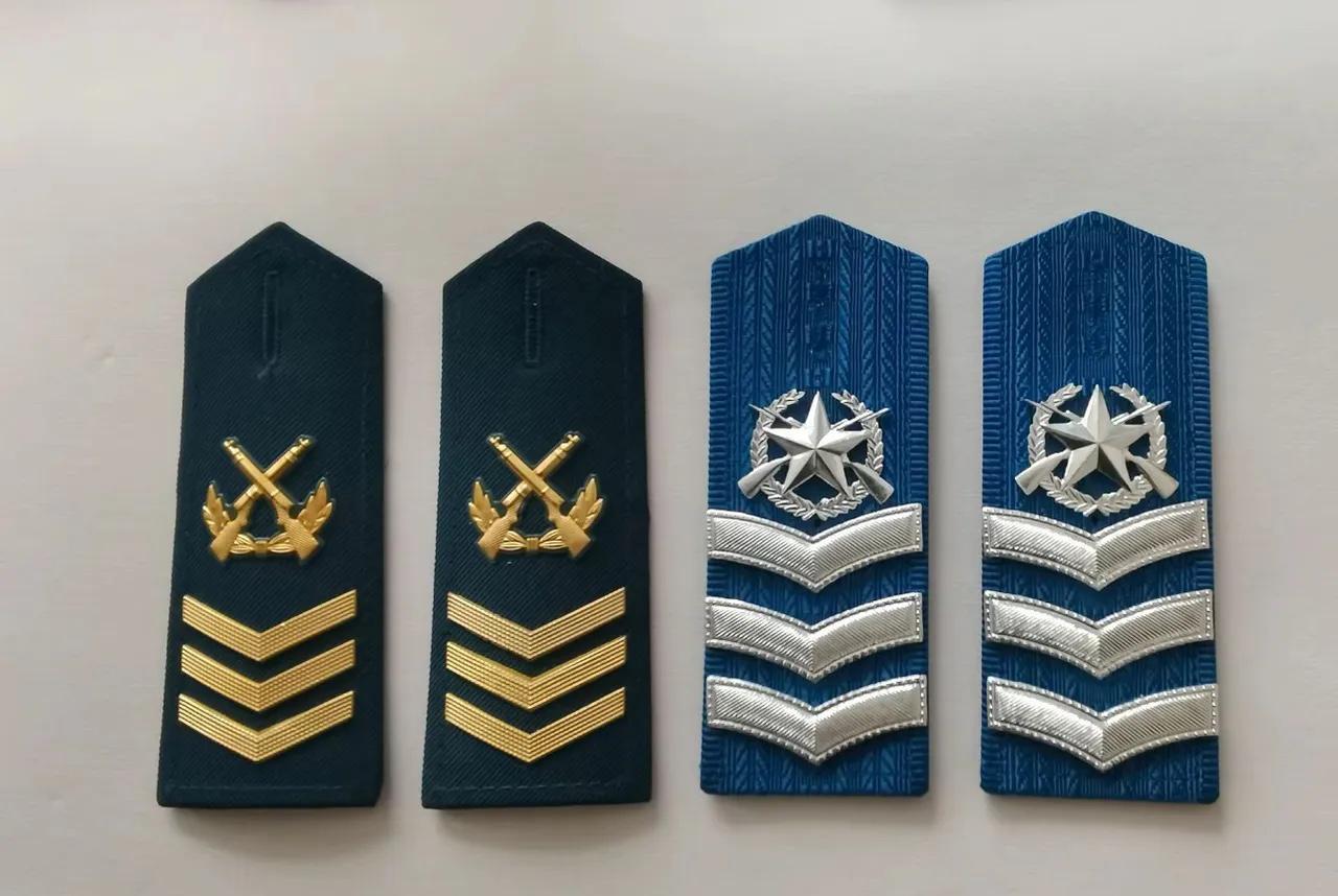 这二个肩章有什么不同吗？是不是一个级别的