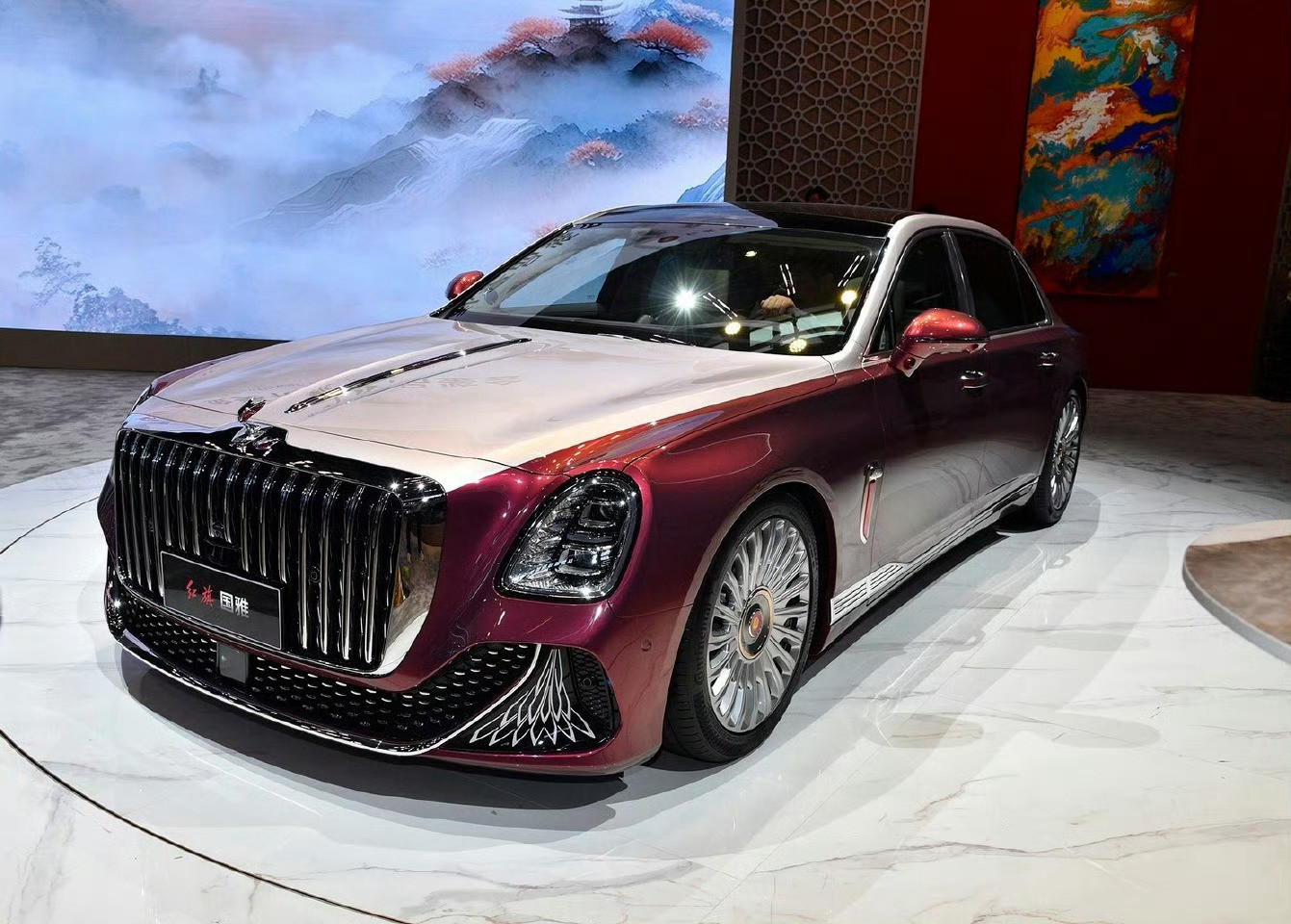 中国品牌四款顶级汽车:红旗国雅、仰望U8L、尊界S800、蔚来ET9,光从设计来
