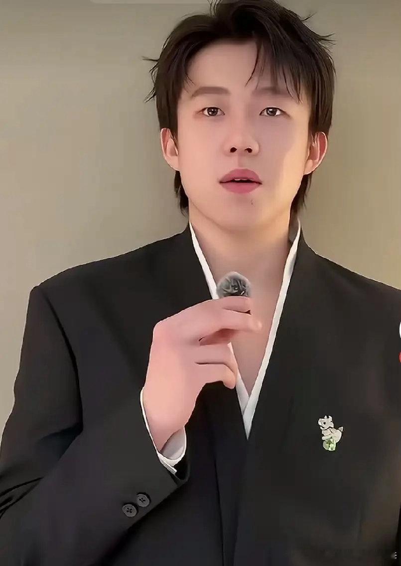 大头给大家报平安了。他说：“大家好！我和莎平安抵达北京了，请大家别担心，这次全锦