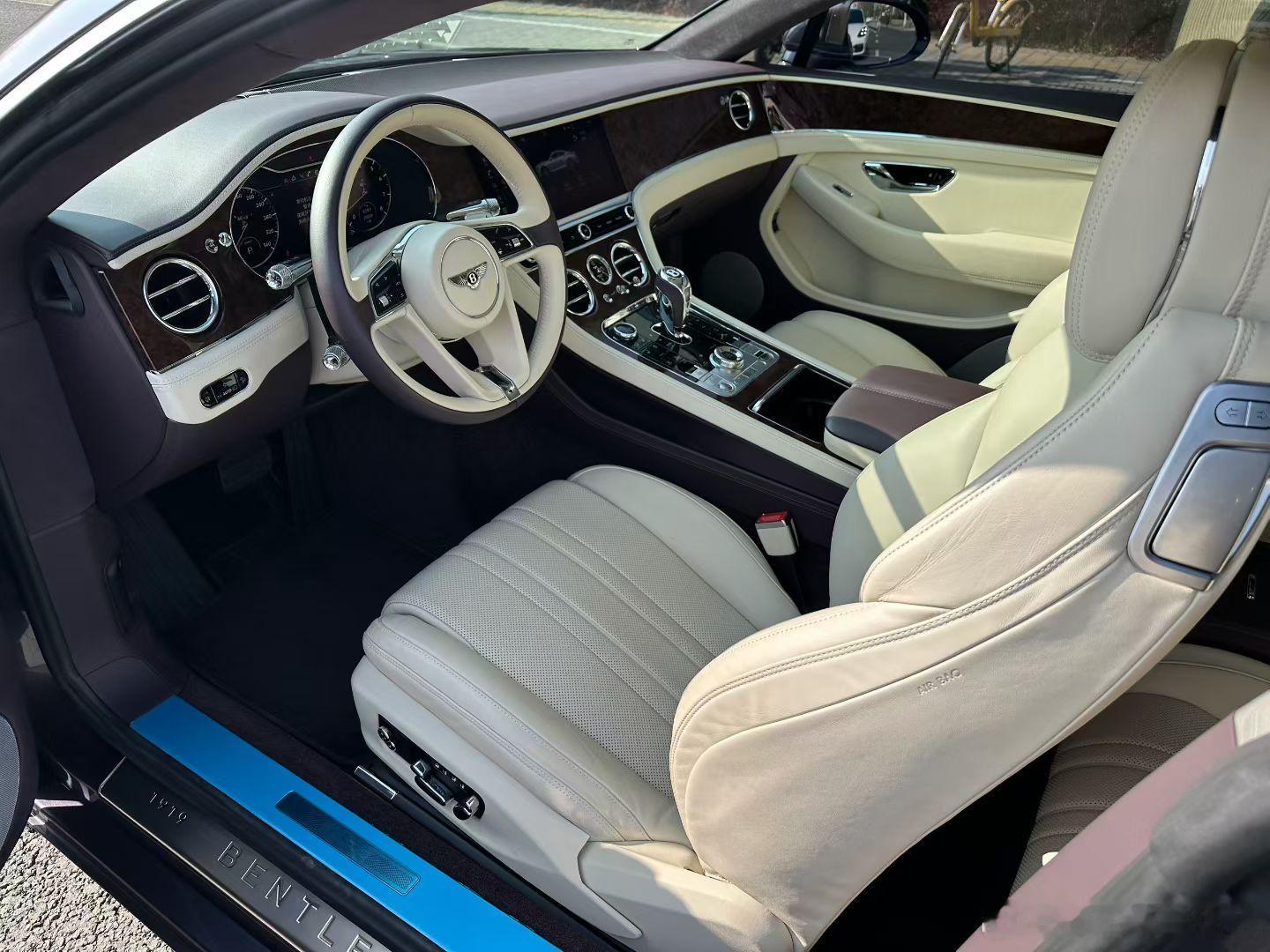 宾利欧陆GTW12百年礼赞版，稀有配色