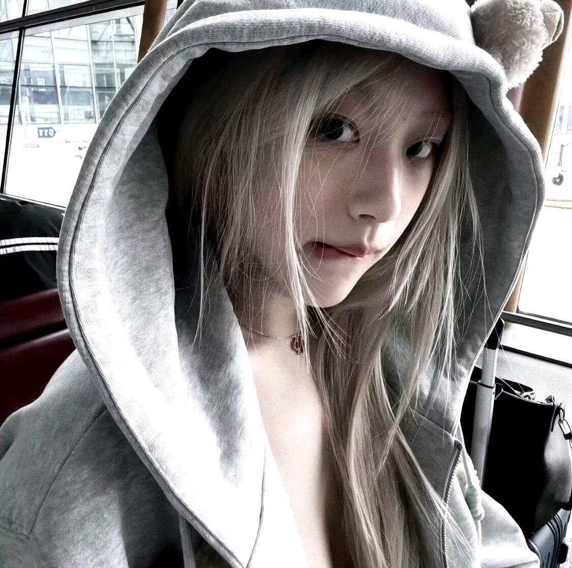 这小表情，太爱了别说男人了，我一个女人看了都喜欢得不行🥰