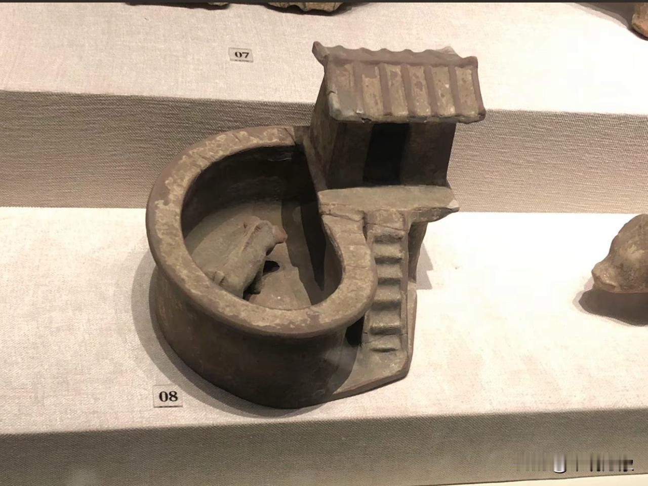 为什么我们一直说“上厕所”陕西历史博物馆文物告诉你答案[呲牙笑]