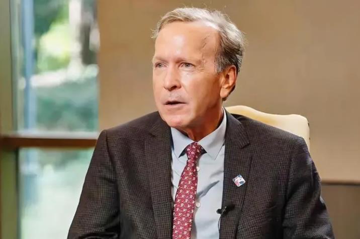 老布什的儿子，小布什的亲弟弟，尼尔·布什，站出来说话了。 作为乔治·布什美中