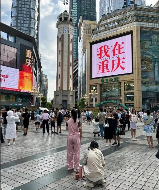 刀郎先生的信息满屏飞，真真假假让人分辨不清，有人发视频说约谈了，也有人发视频辟谣