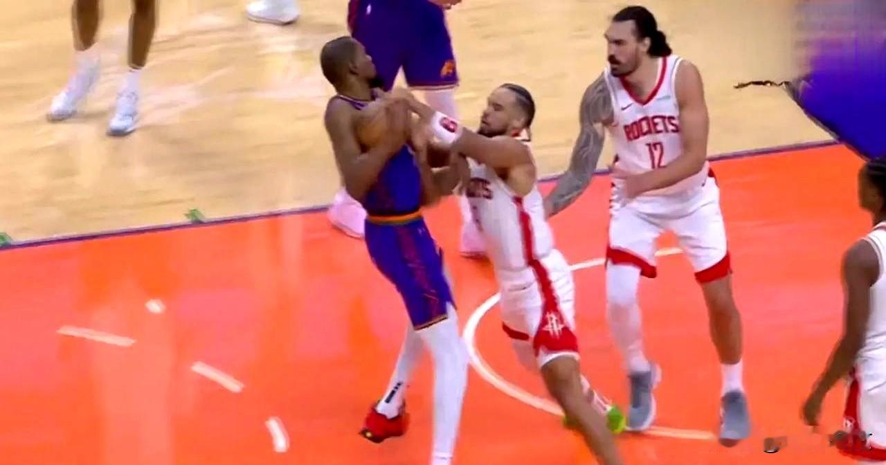 杜兰特明天又要打狄龙了，怎么办呢？找个啥理由呢？上次生孩子躲过了一劫，这次呢？还