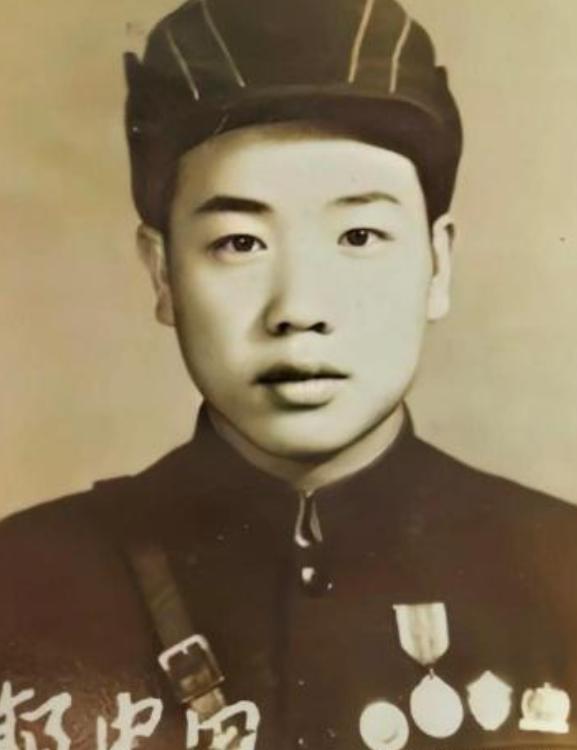 1950年11月29日，一名志愿军排长没听上级指令，丢掉驻防高地的任务，放过了美