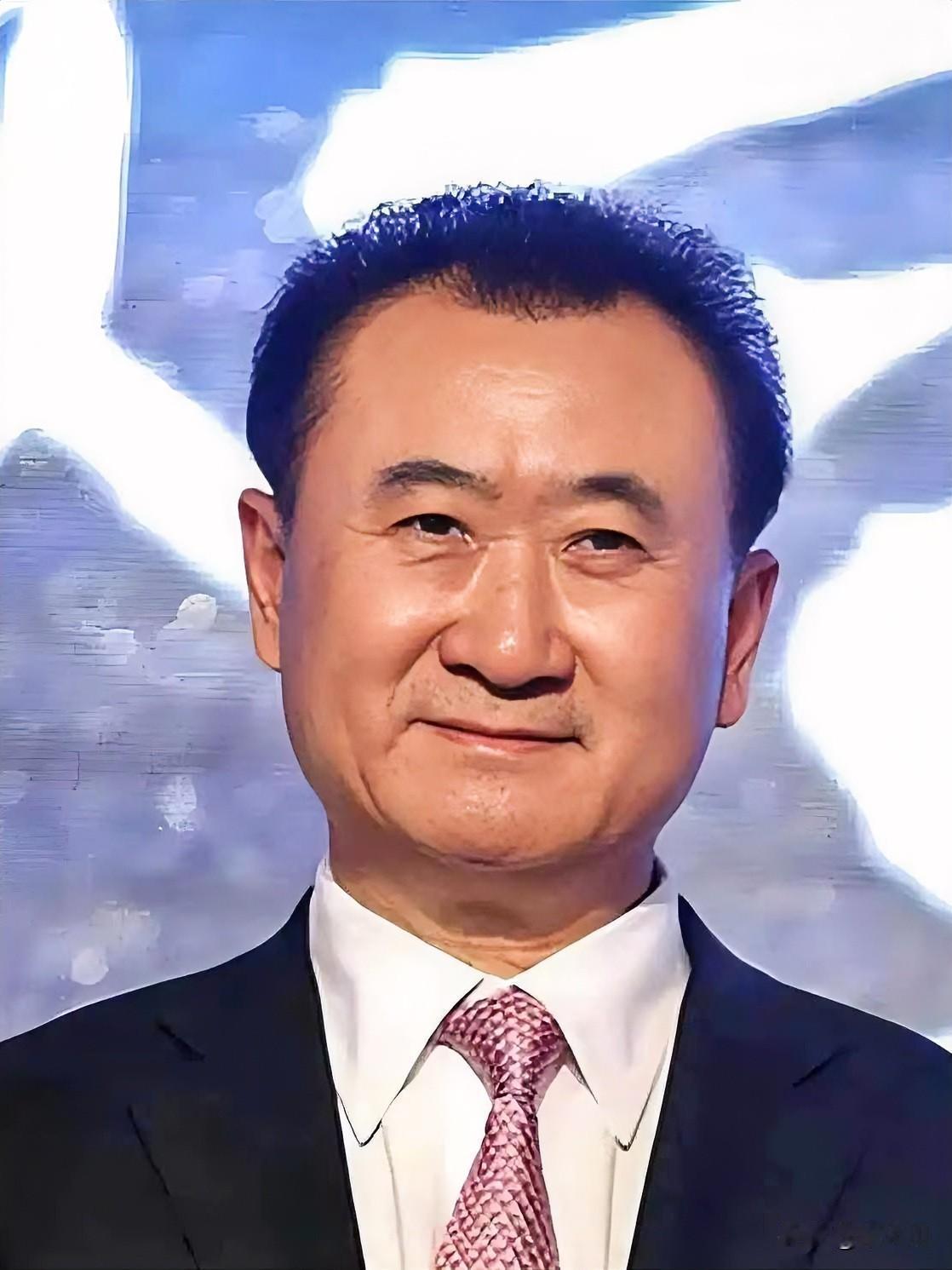 同样是遭遇行业寒冬，同样是债台高筑，同样是曾经的首富，许家印和王健林两个人处理问