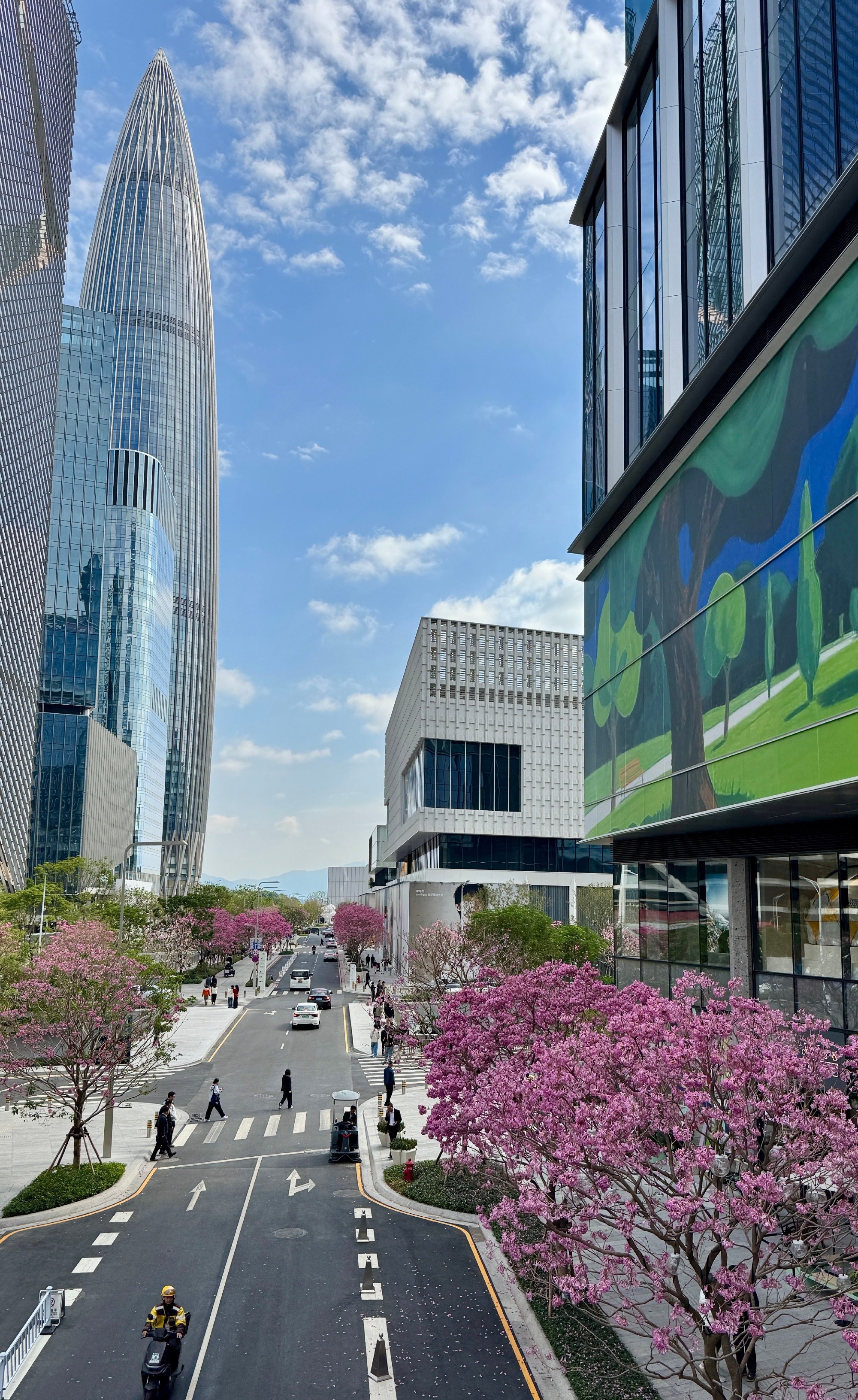 很多人讲究风水，其实在佛法当中包含着风水，因为心生万法，风就是气氛、气场，水就是