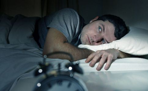 经常失眠怎么回事 这些原因不能忽视