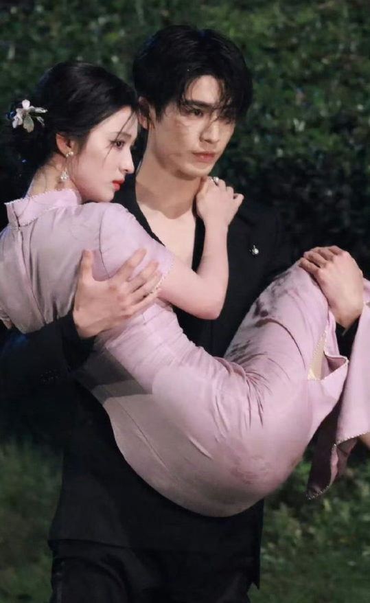 妈妈咪呀楚然这个身形看得我见犹怜了​​​