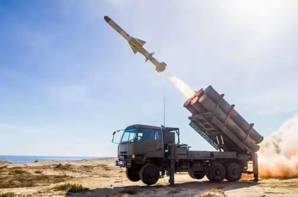 俄罗斯的意思是只要把顿巴斯让出来就能停火，乌克兰的意思是，肯定不行。美国的意思是