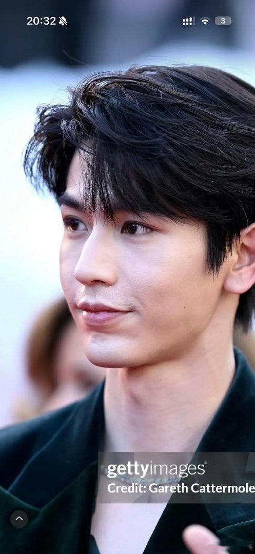 张凌赫现在的脸部状态真的有点垮了。