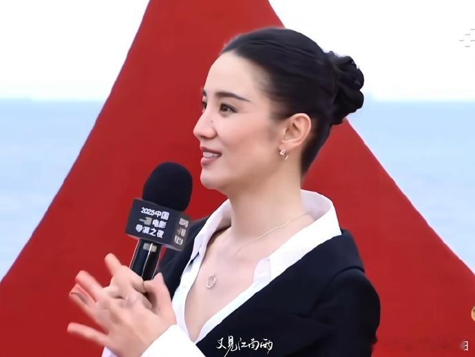 宋佳电影行业的中女时代中女力量在她身上发光！《好东西》提名背后，是她对王铁梅的