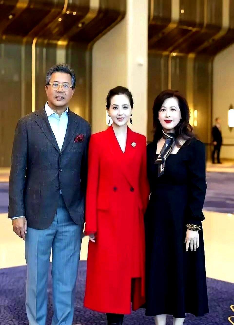 五年抗癌没上过一次热搜。她走了。才51岁。最后一部戏拍完才告诉剧组自己