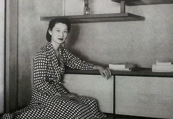 赵一荻于2000年离世后，张学良深陷痛苦，感慨难以释怀：她已走，我多想将她再次挽