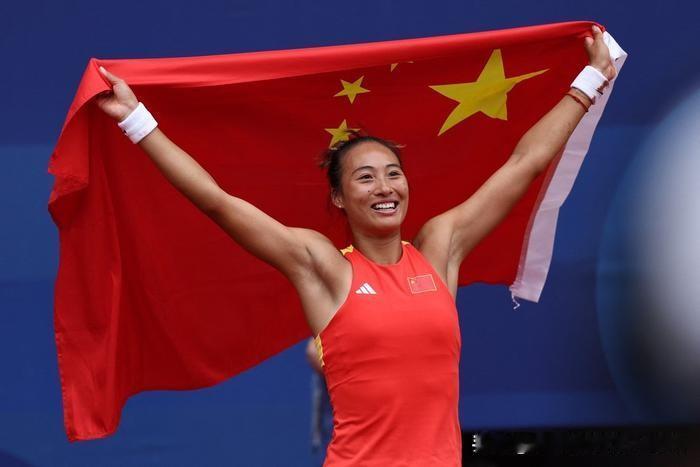 [玫瑰][玫瑰][玫瑰][玫瑰]中国网球运动员郑钦文拿了中网女男冠军（中国运动员