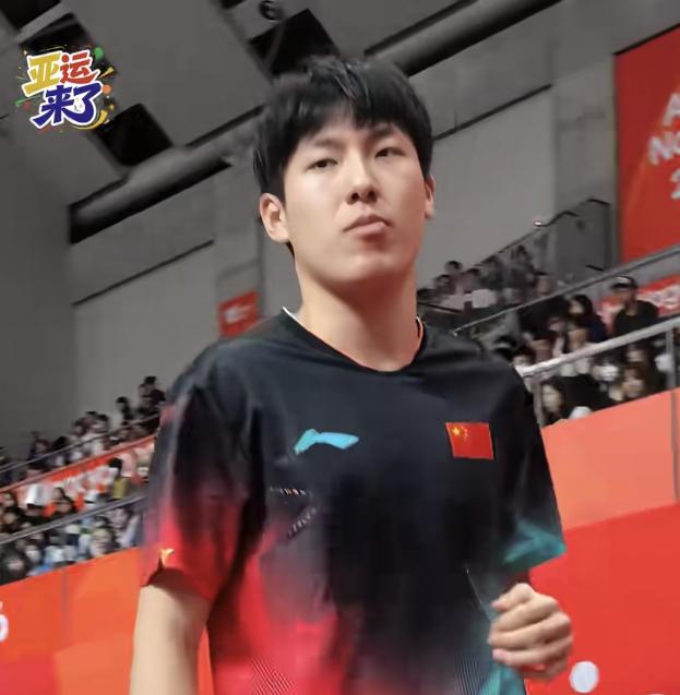 林诗栋和向鹏打泰国队都这么困难了，王皓为何不让温瑞博上场了？因为这次国乒对手