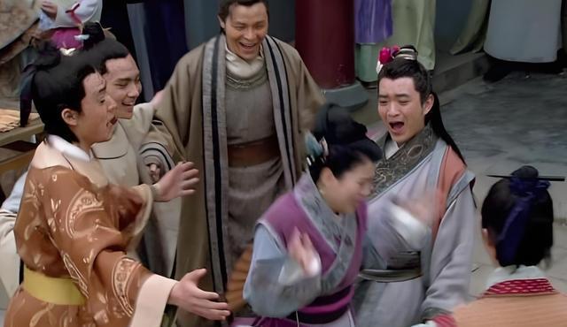 高衙内抓走林娘子，林冲为何不敢报仇？长大后才恍然大悟风月案背后，是权力对个体