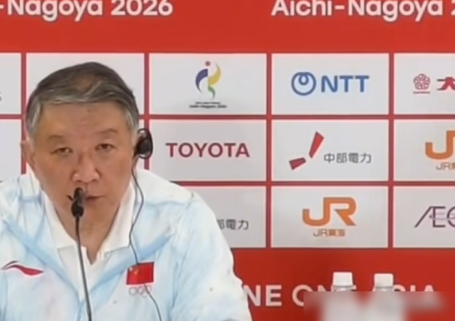 中国女篮爆冷输给韩国，全网都在骂宫鲁鸣瞎了眼，放着李梦、杨力维不用。其实真相根本不是战术失误，而是一