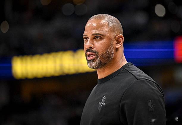 这破五大双塔战术，打10次有9次是不成功的，但是乌度卡只记得唯一那1次成功的。每