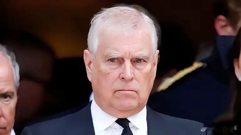 真是活见久！我发现英国王室的“司法游戏”好像还停留在童话世界！英国国王查尔斯三世