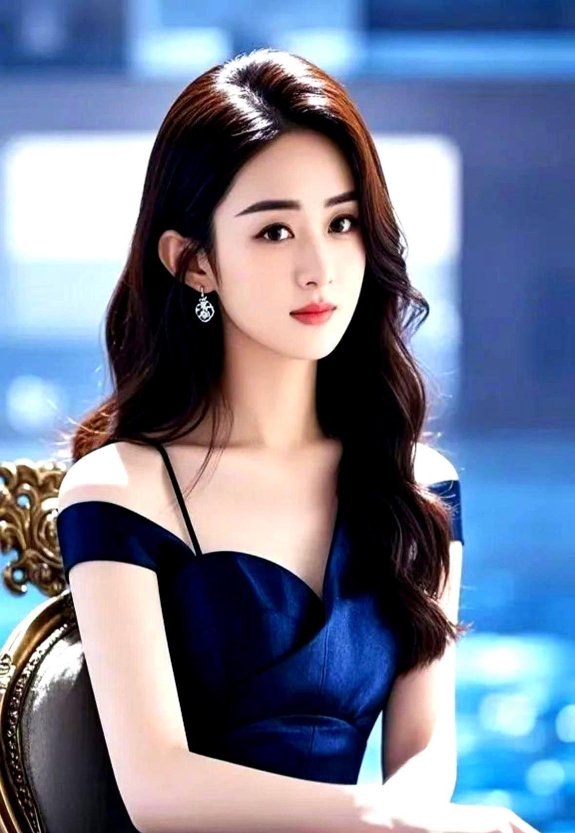 有人公开喊话要上位，狗仔却跟了她半年，连个导演的影子都没拍到。都以为她和赵