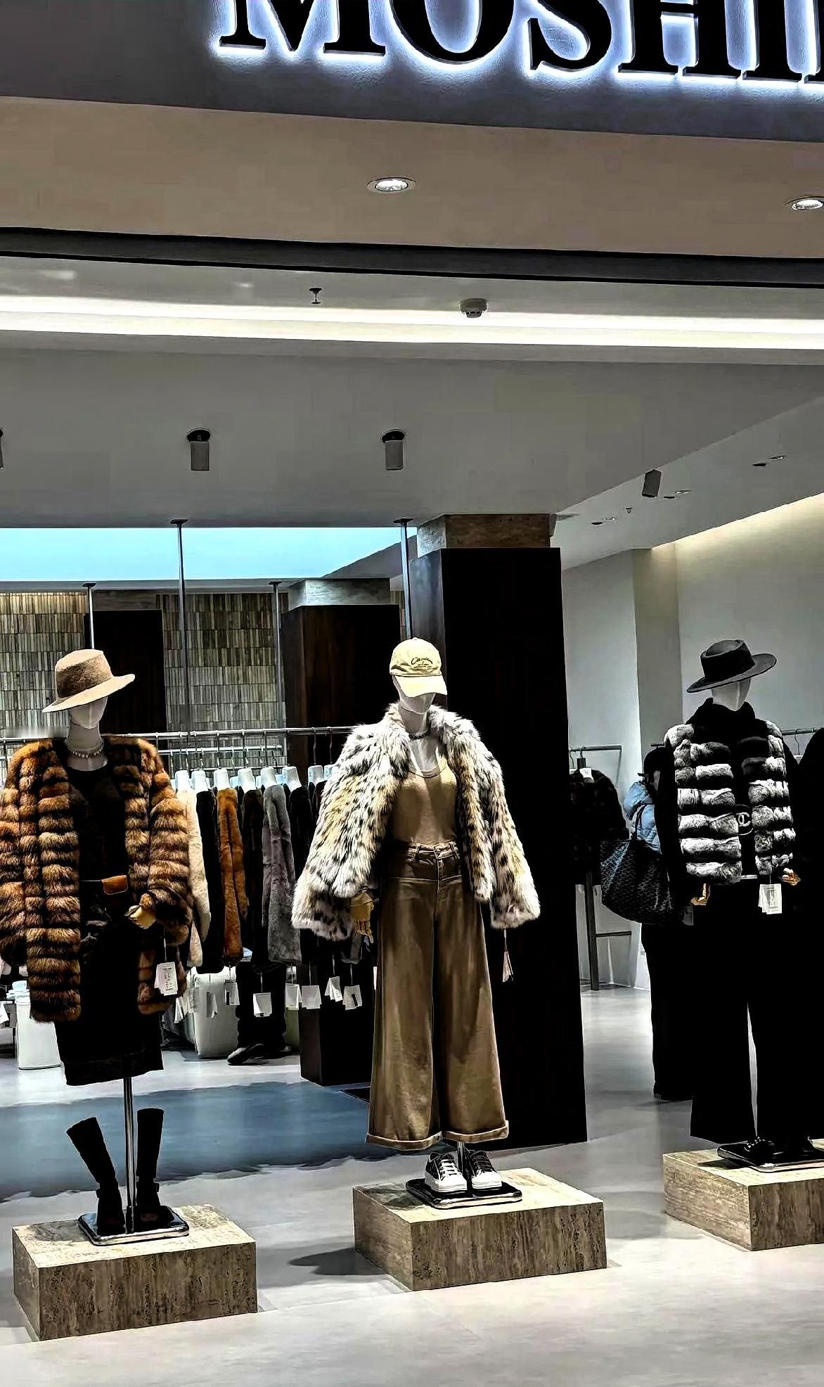 海宁水貂市场一个公开的秘密。不管他们把其他花色吹得多天花乱坠，你就咬死银蓝